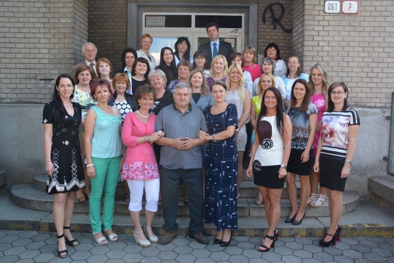 Kolektív učiteľov spolu s pánom školníkom v roku 2014